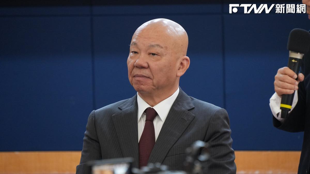 金溥聰開記者會遭踢館！「會計人」質疑程序不合法「為何不讓蕭王說明？」　廖繼斌怒：馬總統以前就是這樣讓人家欺負
