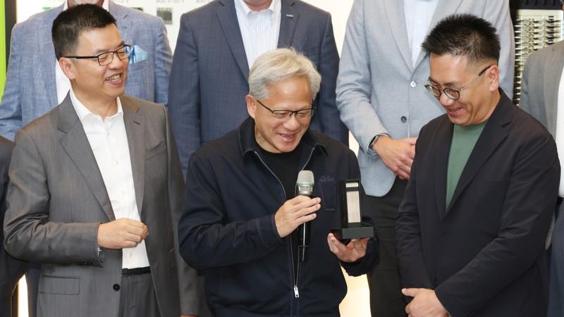 台灣名字裡就有AI！黃仁勳挺台「優勢無可取代」：沒有台積電和張忠謀，就沒輝達　