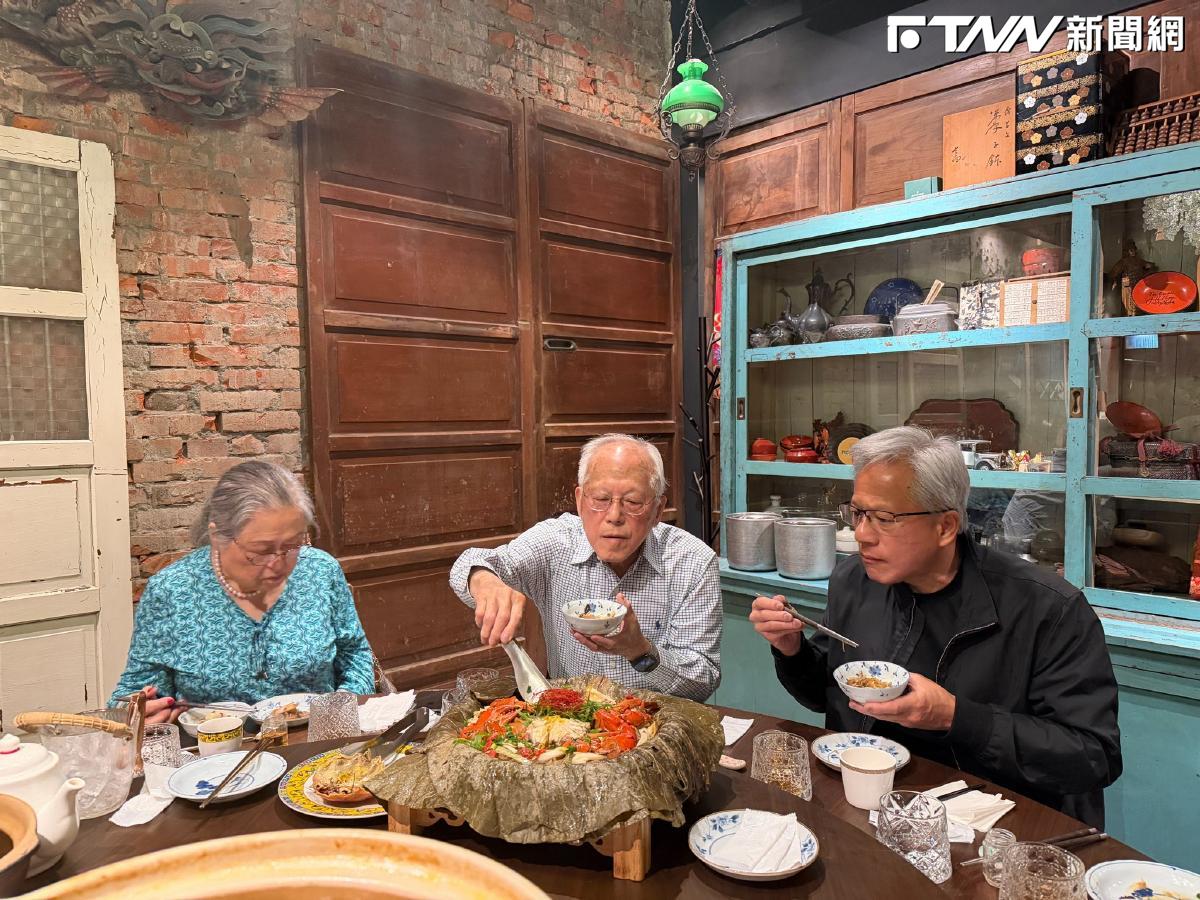黃仁勳陪父母吃飯！滿桌台菜掀熱議　網感動：回到飯桌前也只是父母的孩子