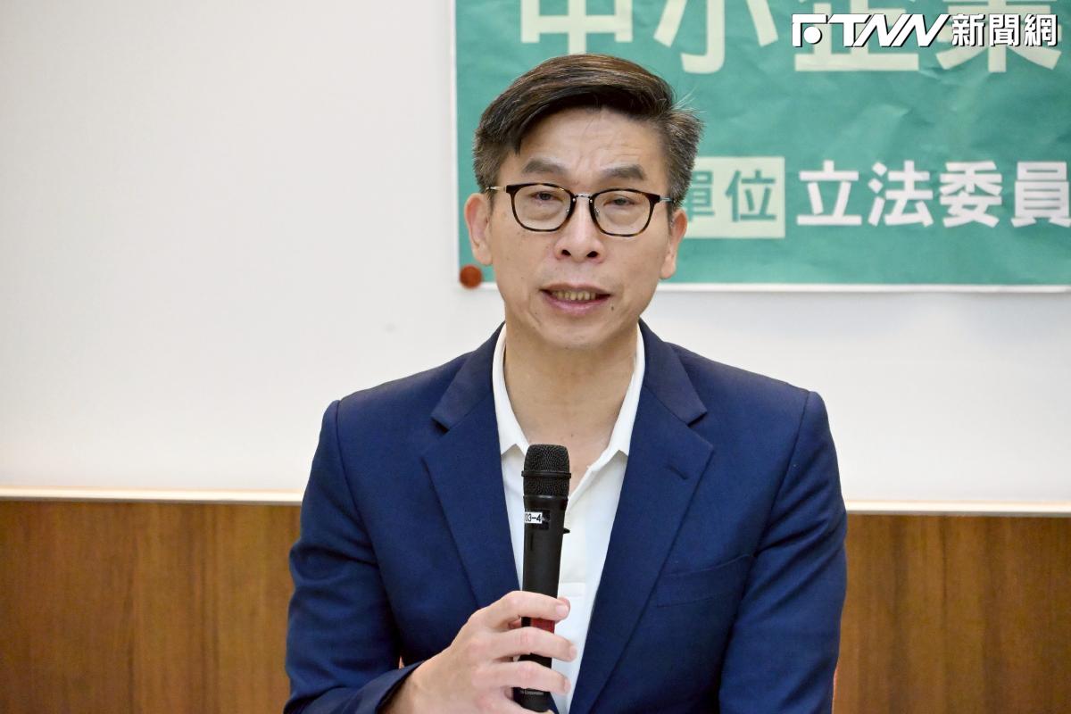 藍白砍4700億國防預算　鍾佳濱推無人載具專法救產業
