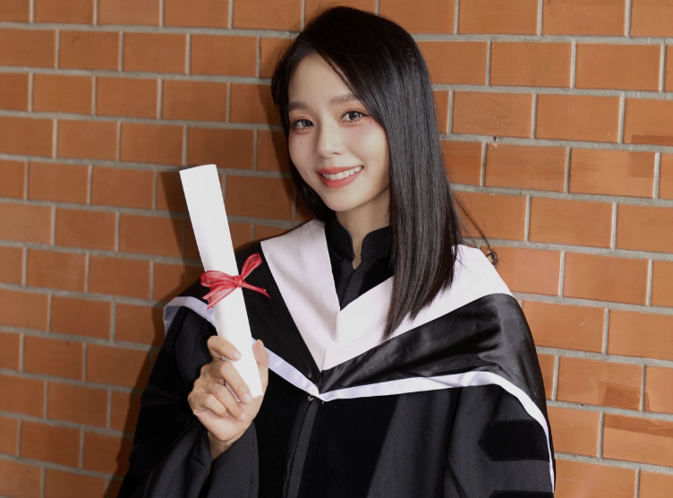 孫淑媚碩士畢業了！凍齡絕美畢業照曝光　引網驚呼：孫同學美到不行