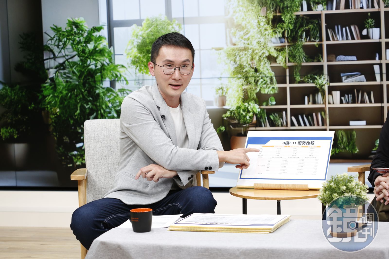 高股息ETF逆襲3／怕修正又怕踏空？　達人靠「完美對半」策略領現金又賺價差
